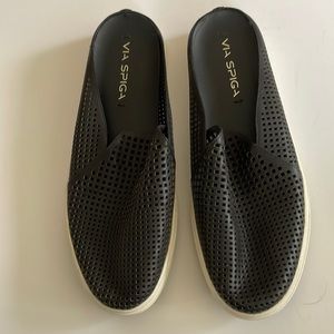 Via spiga black slip on shoes size 8